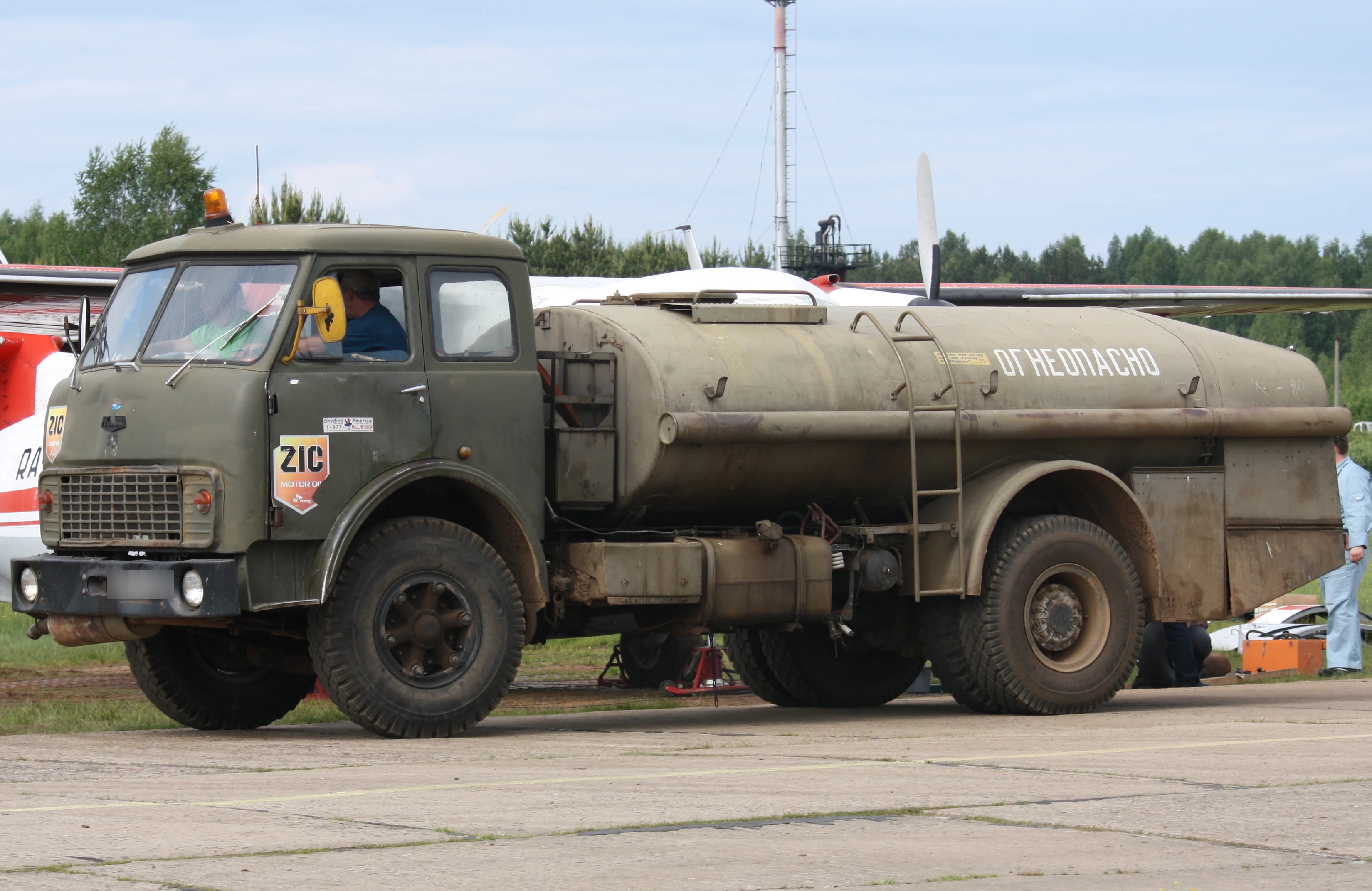 MAZ-5549 truck, spare parts catalogue and diagrams